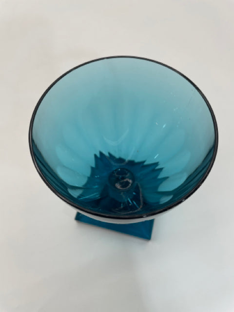ACRYLIC WINE GOBLET IN TURQUOISE
