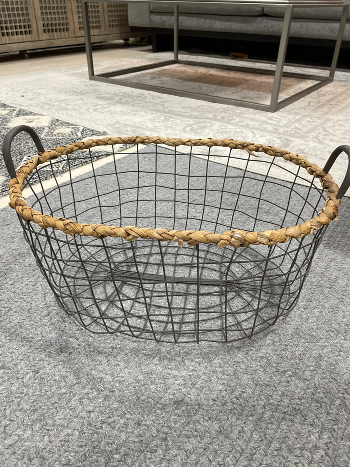 BASKET METAL WITH SE GRASS TRIM