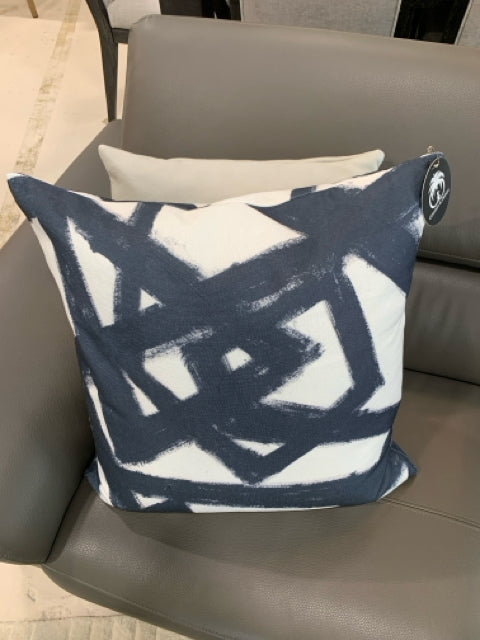 PILLOW UNSCRIPTED ABSTRACT BLUE AND WHITE