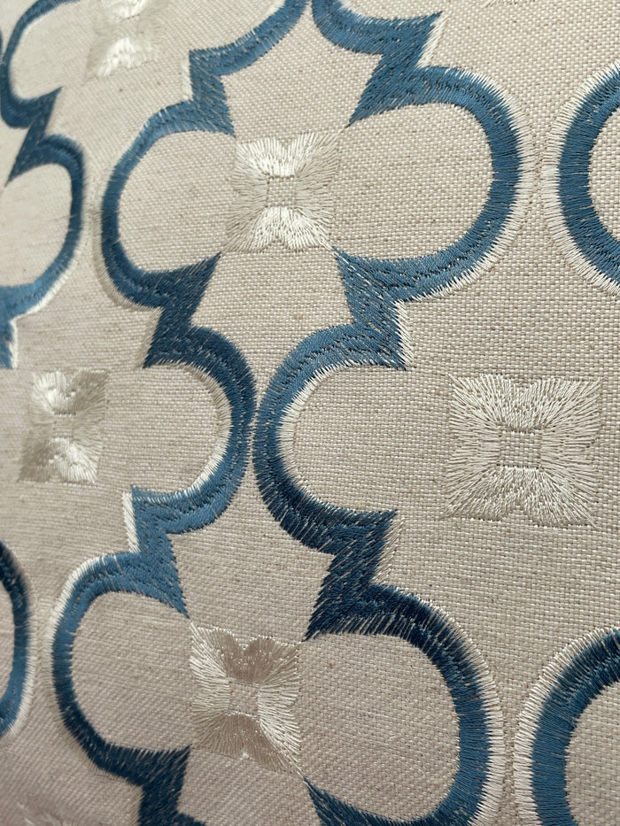 PILLOW WHITE AND BLUE EMBROIDERED