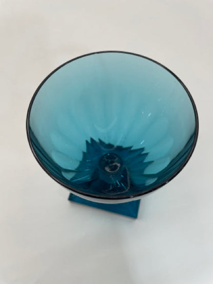 ACRYLIC WINE GOBLET IN TURQUOISE