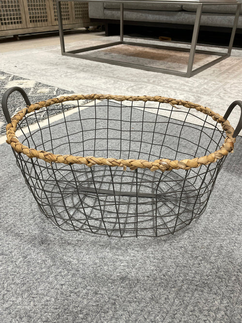 BASKET METAL WITH SE GRASS TRIM