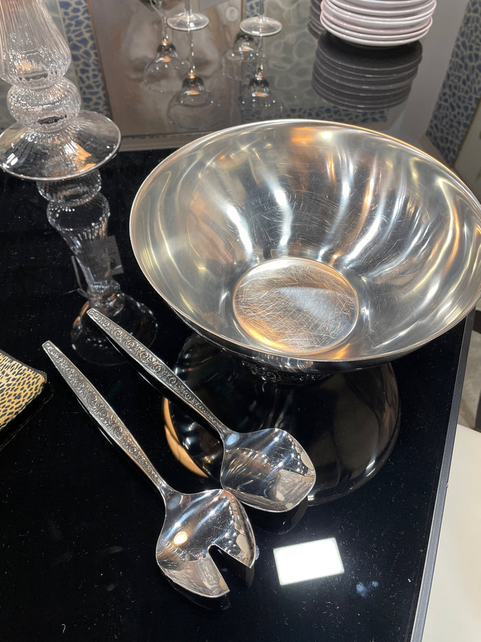 BOWL & SERVING SPOONS FLOWER DETAIL