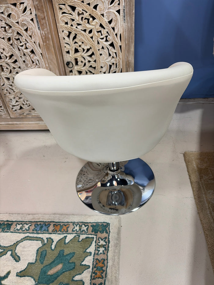 BUCKET SEAT SWIVEL CHAIR WHITE FAUX LEATHER CHROME BASE