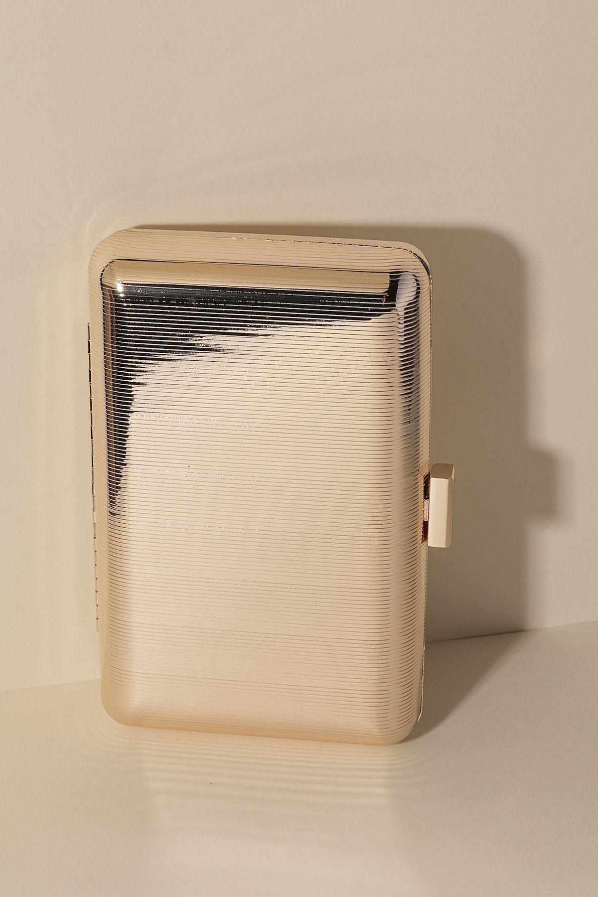 Clutch Box Dorado Gloria · Rivera ·