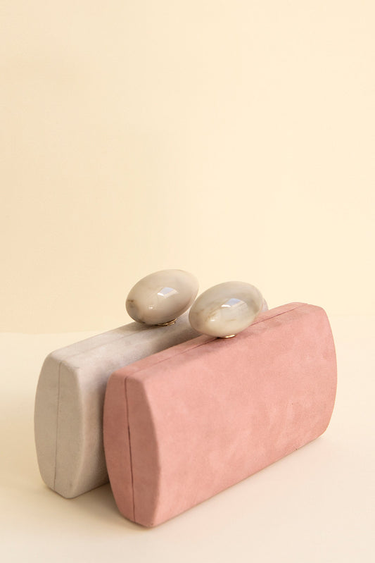 Clutch Oval Hueso Suede Rosa · Pretty in Pink ·