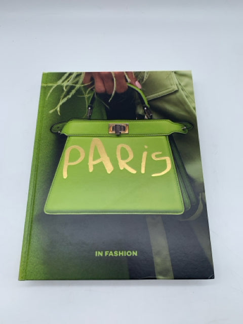 COFFEE TABLE BOOK PARIS IN FASHION