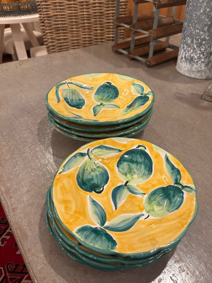 DINNER PLATES PEAR MOTIF SET OF 4
