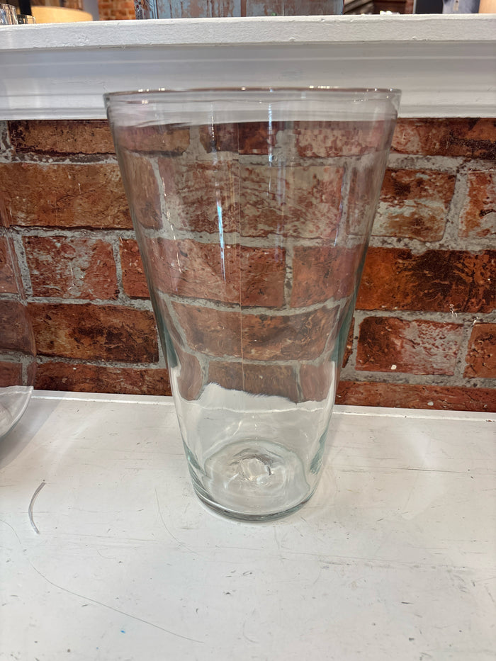 GLASS VASE