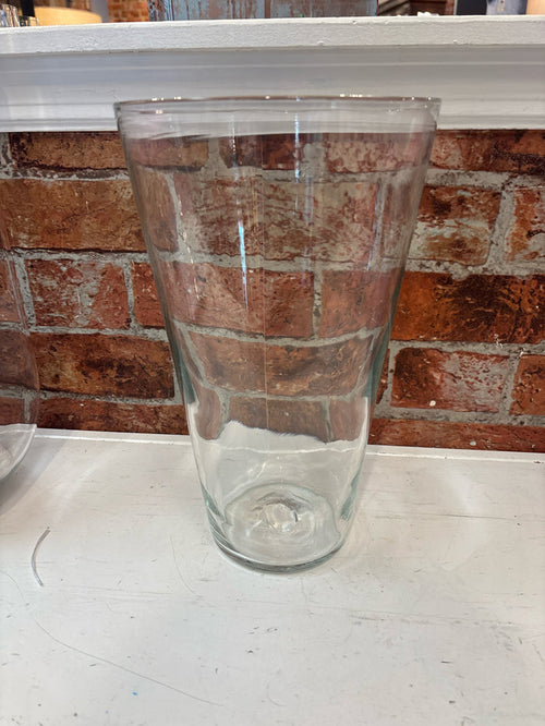 GLASS VASE