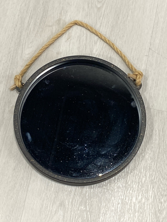 HANGING MIRROR ROPE DETAIL