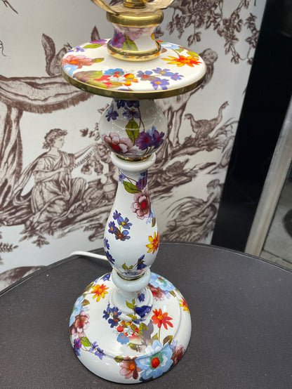 MACKENZIE CHILDS TABLE LAMP WHITE FLORAL DESIGN GOLD HARDWARE