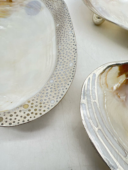 ORNAMENTAL CABEBE SHELL FOOTED DISH