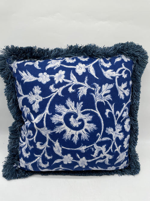 PILLOW NAVY AND WHITE PATTERN WITH BLIUE FRINGE