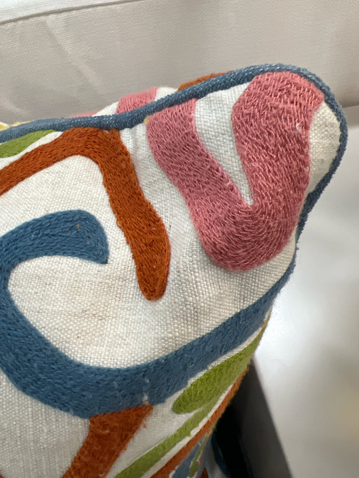 PILLOW WHITE WITH MULTI-COLOR SQUIGGLES