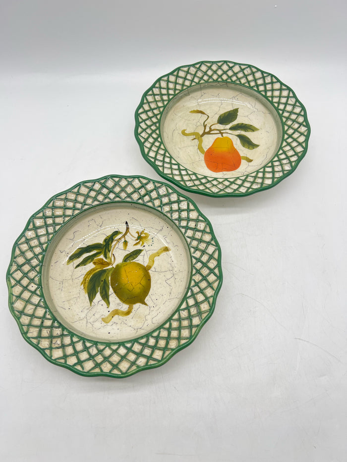 SET OF 2 BOWLS PAINTED FRUIT DETAIL
