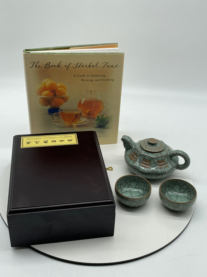 TEACUP SET WITH BOOK