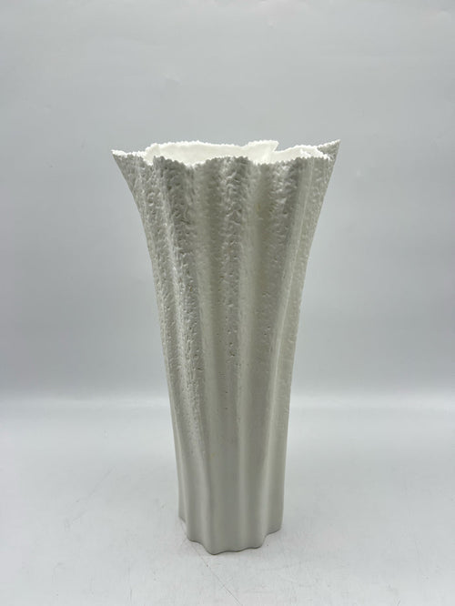 VASE WHITE TEXTURED