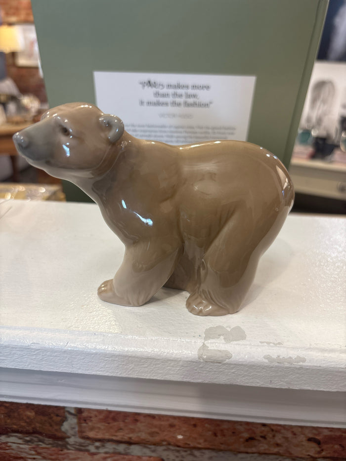 VINTAGE LLADRO "ATTENTIVE POLAR BEAR"